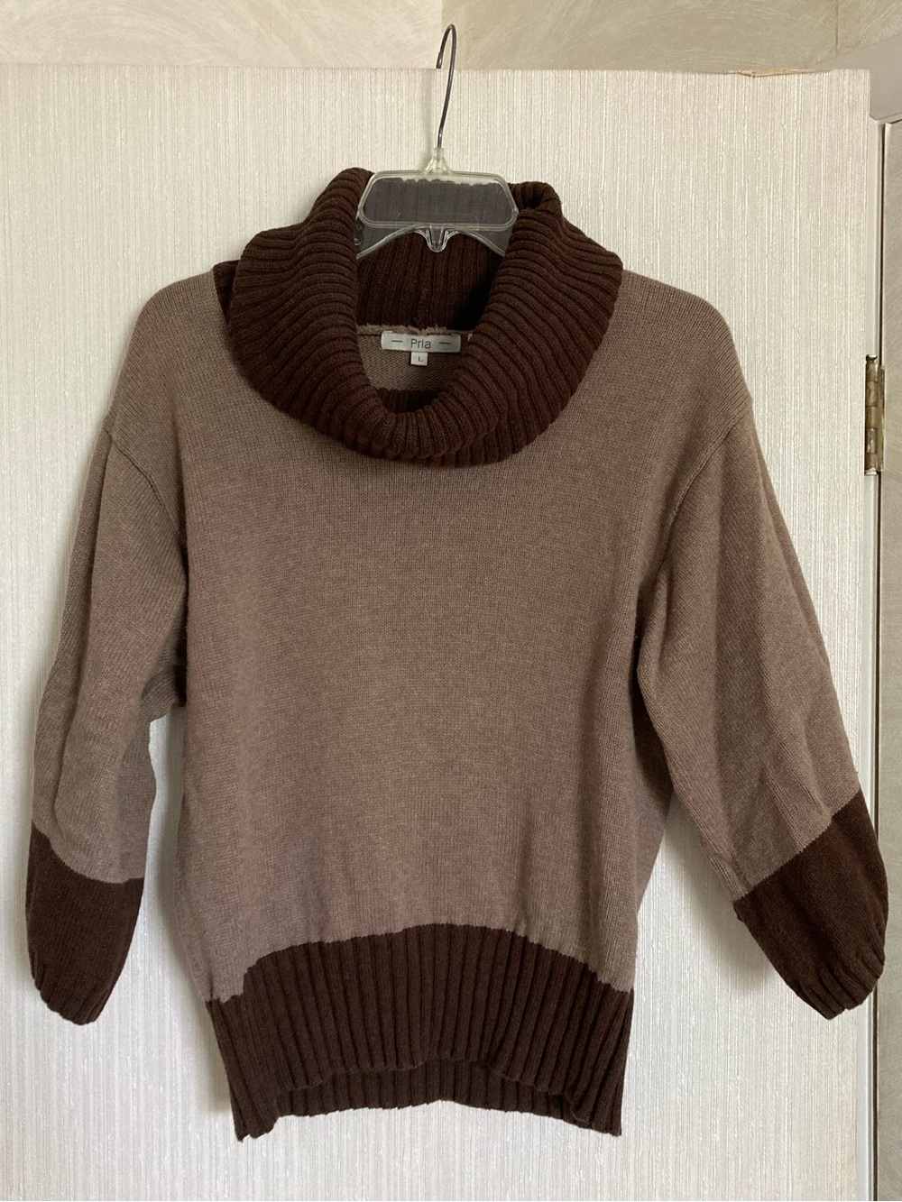 Pria vintage sweater
